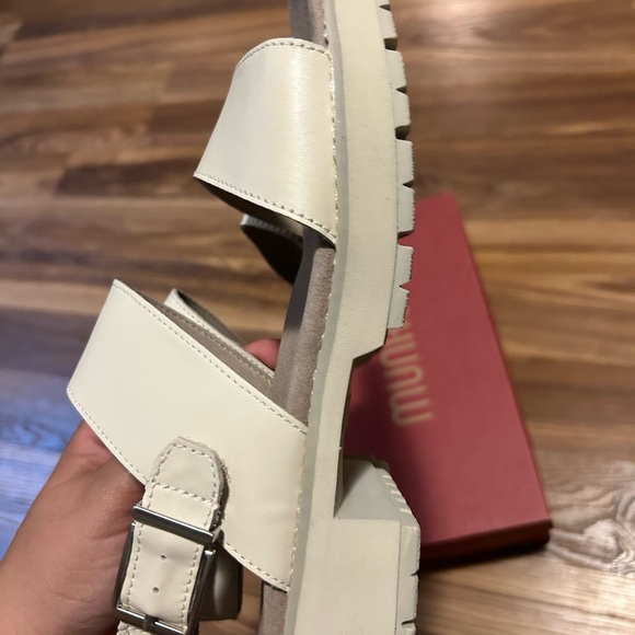 Munro lug sole sandal - Picture 3 of 6